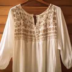 Ekskluzywna Bluzka Biała Boho: Odkryj Białe Bluzki Boho i Wyraź Swój Styl